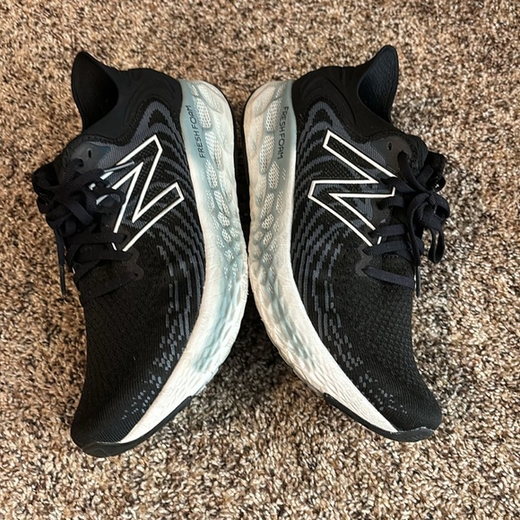 New Balance 1080 v11 - Picture 3 of 5